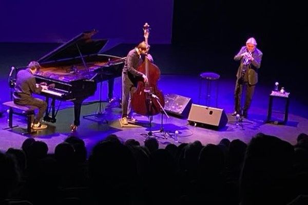 Des concerts du matin jusqu'à minuit comme avec le trio du pianiste de jazz Paul Lay pour une création originale autour du morceau "Round Midnight" de Thelonious Monk • © Paul Lay / La Folle Journée